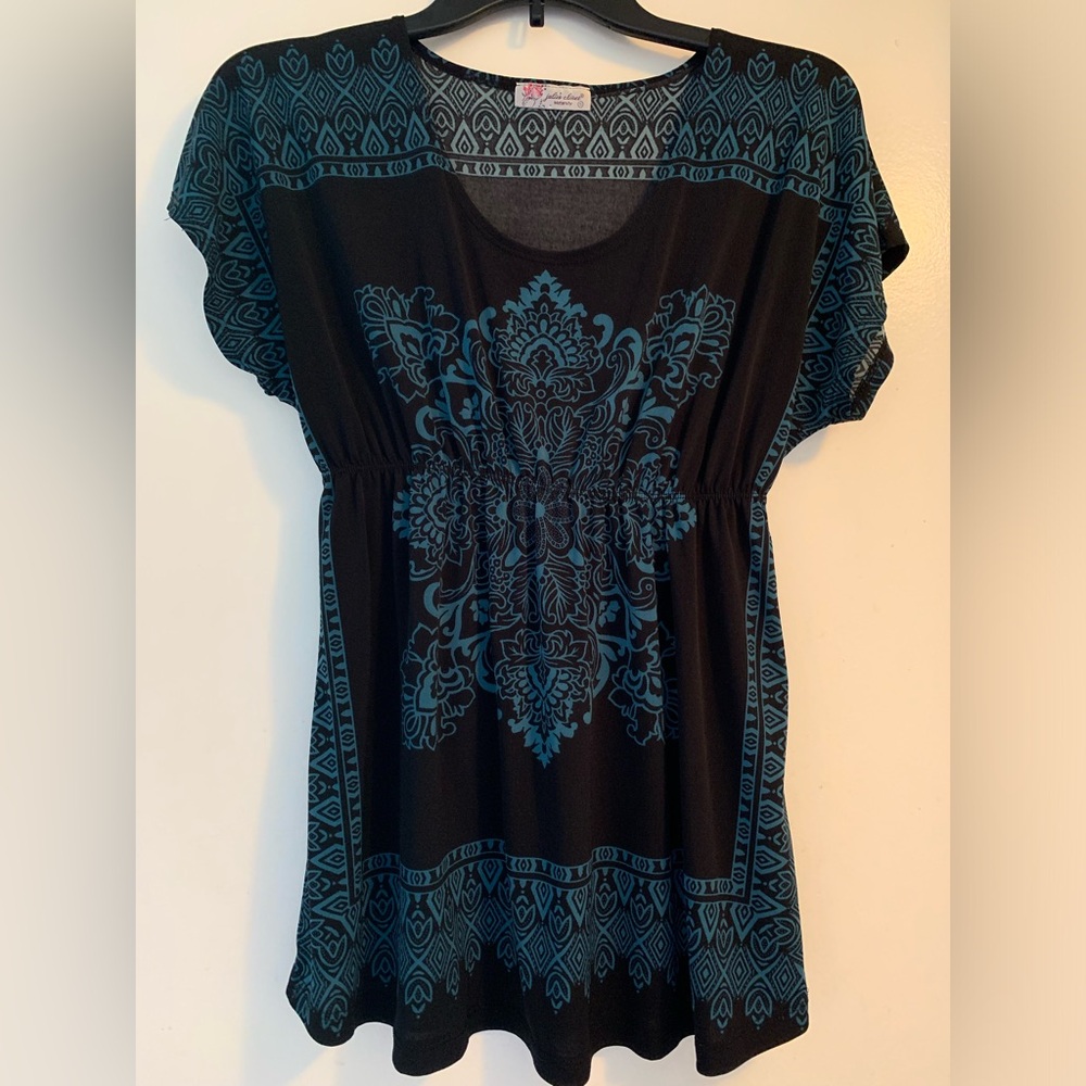 Julie’s Closet maternity top
